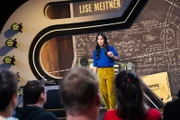 Die fehlende Würdigung von Lise Meitner gilt bis heute als eine große Ungerechtigkeit und ist nur ein Beispiel dafür, wie wissenschaftliche Erkenntnisse von Frauen übersehen, unterdrückt oder stumpf geklaut wurden.