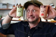 Gemüsesuppe aus der Dose: Sebastian Lege zeigt, wie das beliebte Produkt auch mit wenig Sahne schön cremig und jahrelang haltbar gemacht wird.