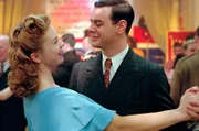 Samantha (l, Hoeysuckle Weeks) und Toni Lucciano (Danny Dyer).