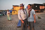 Luis Guitieres, bekannt als Titi (l) und David Rubio kennen sich seit Jahren. Jedes Jahr pilgern sie in der gleichen Bruderschaft die 85 km von Jerez de la Frontera zum Wallfahrtsort El Rocío, um der Statue der Jungfrau Maria zu huldigen.