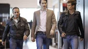 Eine Spur führt Semir (Erdogan Atalay, l.) und Alex (Vinzenz Kiefer, r.) zu dem Chemiker Dr. Christian Heim (David Rott), der den für Terroristen höchst interessanter Speziallack entwickelt hat.