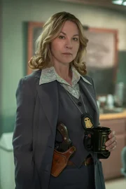 Special Agent Sylvia Washington (Jenna Elfman)
