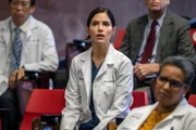 Dr. Lauren Bloom (Janet Montgomery)