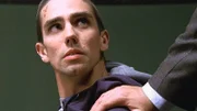 Kevin Colemar (Keith Nobbs) wird unter Druck gesetzt. Hat er wirklich seine Eltern ermordet?