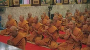 Der Buddhismus toleriert die Existenz eines dritten Geschlechts. Doch akzeptiert er sie auch?