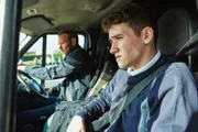 Rob Armstrong (Art Parkinson, v.) ist über die Rückkehr seines Vaters Andy Warren (Joe Absolom, h.) nur wenig verwundert.