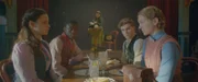 Theo und Co beraten wie Darius und der Zeitmaschine beizukommen ist. Von links: Theo (Eloise Little), Will (Nana Agyeman-Bediako), Henry (Frankie Minchella), Maya (Julie Lamberton)