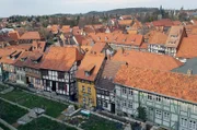 Blick auf Fachwerkhäuser am Schlossberg Quedlinburg