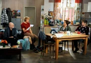 Alfred, Ben und Lars können nicht verstehen, warum Mick so schroff auf das Lob zu Bentes Lebensrettung reagiert.