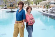 Nach dem Anschlag auf ihren eigenen Sohn, kennt Mélissa Sainte-Rose (Sonia Rolland, l.) keine Gnade. Sie und ihre Kollegin Gaëlle Crivelli (Béatrice de la Boulaye, r.) ermitteln auf eigene Faust, um die Schuldigen so schnell wie möglich zur Rechenschaft zu ziehen.