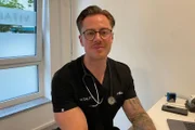 Auf dem Markt der Eitelkeiten gibt es fast nichts, was Schönheits-Doc Nico Weinkauf nicht per Spritze, Laser und Co verbessern könnte.