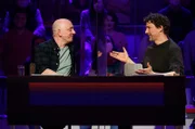 Rateteam-Kapitän Bernhard Hoëcker (l.) mit dem Schauspieler Florian David Fitz (r.).