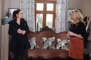 Britta (Jelena Mitschke, r.) ist erstaunt, dass Tina (Katja Frenzel, l.) Ben verschwiegen hat, dass sie einen Schwangerschaftsdiabetes hat.