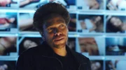Für Warrick (Gary Dourdan) ist der neueste Fall besonders schwierig, weil er Mrs. Wilson - die beste Freundin seiner verstorbenen Großmutter - besuchen muss, deren Enkelin Emily unter den sechs Opfern war.