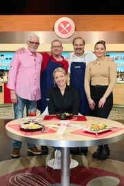 Gruppenfoto von links: Kandidaten Kurt Kolf, Norbert Prager, Jurorin Zora Klipp, Moderator Johann Lafer und Kandidatin Melina Gross