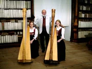 Sepp Forcher und das Brixentaler Harfenduo.