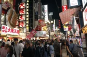 Nach dem Krieg arbeitet Momofuku Ando in Osaka an einem schnellen, nahrhaften Gericht: Instant-Nudeln.