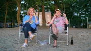 Bettina Tietjen und Wigald Boning genießen den Sonnenuntergang am Campingplatz Bolter Ufer C15, Rechlin.