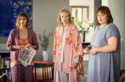 Leo (Morgane Ferru, li.), Barbara (Juliane Köhler, Mi.) und Eva (Stefanie Reinsperger, re.) sind schockiert.