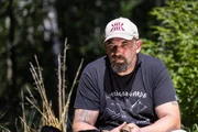 Martin war viele Jahre Soldat. Während seiner Auslandseinsätze hat er traumatisierende Erlebnisse gehabt. Viele Jahre konnte er nicht darüber sprechen. Jetzt erzählt er seine Geschichte.