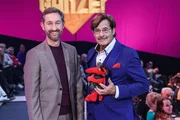 In drei Prime-Time-Folgen präsentieren Jörg Draeger (r.) und Daniel Boschmann (l.) wieder "Geh aufs Ganze!" in SAT.1.