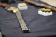 Mit dem Unterhebelrepetiergewehr wird aus einmal Laden ein schier endloser Schusswechsel.