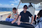 Der Schweizer Daniel Krieg ist davon überzeugt, dass er das Geheimnis des Kryptogramms entschlüsselt hat. Zusammen mit der Historikerin Marina Carter folgt er der Spur des Piraten La Buse auf La Réunion.