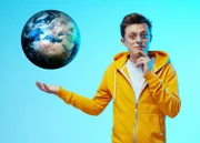Wer das Klima retten will, muss CO2 einsparen – und bereits ausgestoßenes CO2 wieder aus der Atmosphäre entfernen. Nur wie? Science-YouTuber Jacob Beautemps sucht Antworten: In Island entdeckt er einen riesigen CO2-Staubsauger und ein gigantisches Aufforstungsprojekt. Doch auch in deutschen Mooren wird er fündig.