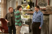 Jake (Angus T. Jones, M.) hat sich entschieden, zur Army zu gehen.