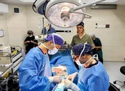 Korrespondentin Katharina Wagner hat in Teheran eine junge Frau bei einer Nasen-OP begleitet.