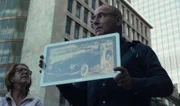 Der Historiker Christian Setzepfandt (r.) führt auf den Pfaden der Nitribitt durch Frankfurt am Main.