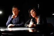 Die Kommissare Overbeck (Roland Jankowsky) und Springer (Rita Russek) beim Verhör.