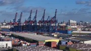 Tor nach Europa. Acht Millionen Container werden jährlich im Hamburger Hafen umgeschlagen.