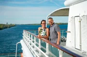 Die Passagiere Christiane & Olaf besichtigen die Niagarafälle.