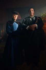 Mary (Amanda Abbington) und Mycroft (Mark Gatiss) verbindet ein brisantes Geheimnis.