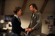 Gregor gelingt es, Maria zu trösten. Von links: Maria Kirchleitner (Daniela März) und Gregor Brunner (Holger M. Wilhelm).