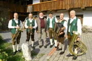 Sepp Forcher mit der Hirschegger Bratlmusi.