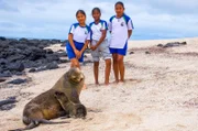 Schulkinder der Charles-Darwin-Schule auf der Galápagos-Insel San Cristóbal.