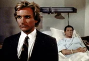 Rhett Clark (Eric Douglas, l.) und sein Vater Jackie (Donald O'Connor, r.) treten in einem gemeinsamen Stück über einen Vater-Sohn-Konflikt auf.
