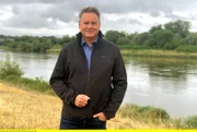 Axel Bulthaupt an der Elbe.