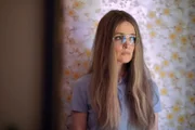 Gloria Steinem (Rose Byrne)