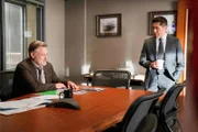 (v.li.): Bill Pullman (Det. Harry Ambrose), Eddie Martinez (Vic Soto).