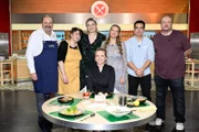 Von links: Johann Lafer, Karin Bastek, Sarah Gellesch, Jurorin Zora Klipp, Mona Hemme-Stromeyer, Chau Duc Doan und André Bloeute