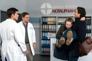 Der neue Oberarzt Dr. Noah Mattes bringt Finja Wolters in die Notaufnahme des Johannes- Thal-Klinikums. Die IT-Spezialistin schwebt in akuter Lebensgefahr! Da bleibt keine Zeit für ein Willkommen - mit Dr. Marc Lindner und Ben Ahlbeck.