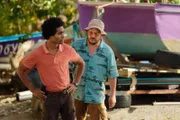 Aurélien (Julien Béramis, l.) und Valentin (Philippe Dorian, r.) haben ihre beiden Kolleginnen aus dem Blickfeld verloren, die sie eigentlich hätten schützen sollen.