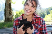 Nachwuchs auf der Alm: Kati hat Anna zwei Kätzchen verschwiegen. Die Freude ist aber jetzt umso größer.