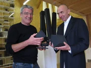Franz Gernstl besucht den Bildhauer Anton Kirchmair (rechts) in Haidmühle an der tschechischen Grenze.