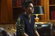 Der Tod des Gesangsgruppen-Leaders bringt für Jake Eisenberg (Sam Tsui) viele Vorteile mit sich. Aber kommt er deshalb als Mörder in Frage?