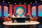 Sophie Passmann (2.v.l.) und Tommi Schmitt (2.v.r.) mit den Gästen von "Neo Ragazzi" Steffen Hallaschka (r.), Evelyn Burdecki (l.), Eva Ries (3.v.r.), Jacob Rott (3.v.l).
