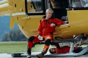 Michi genießt den Anblick, seinem Kollegen Rudi bei der Arbeit zuzusehen.